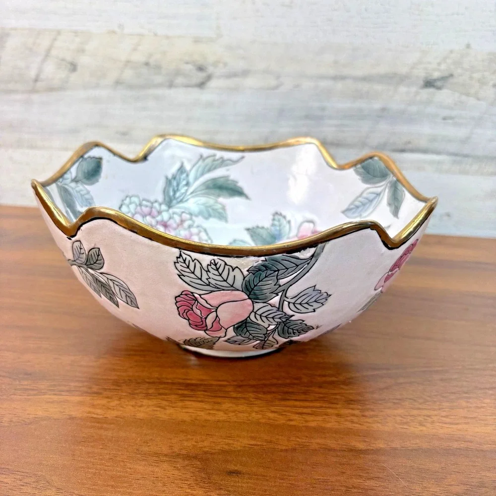 Vintage Chinese Macau Famille Rose Hand Painted Lotus Scallop Bowl 8